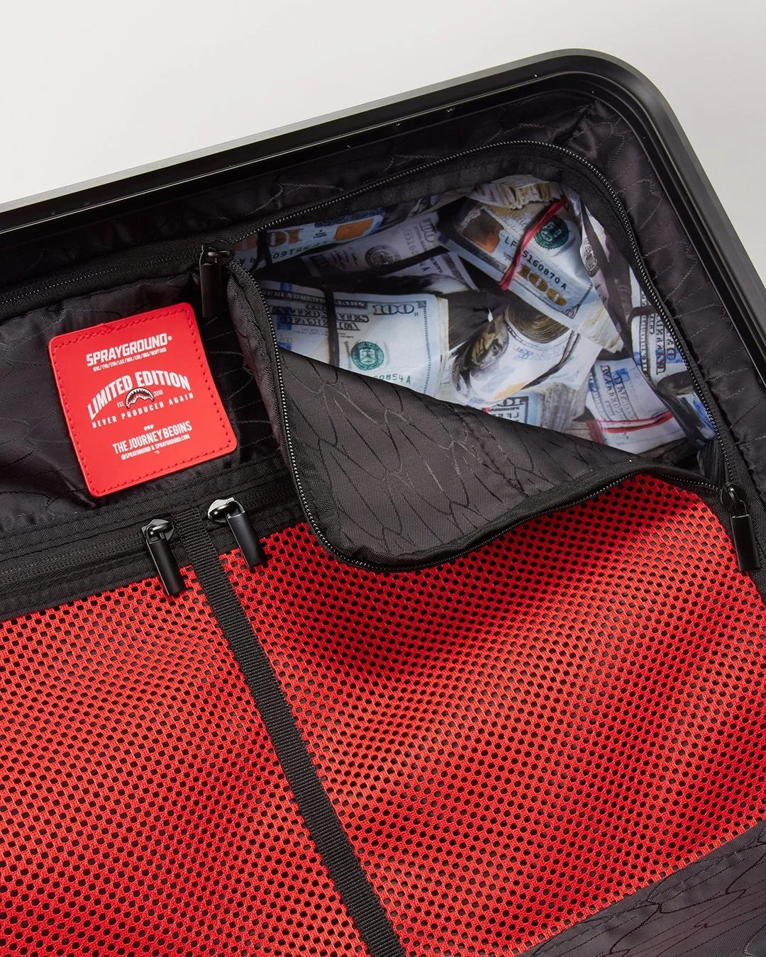 SHARKFLOWER 29.5” FULL-SIZE SHARKNAUTICS LUGGAGE